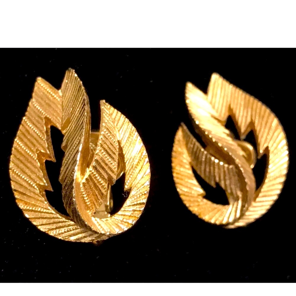 TRIFARI Earrings Clip On Vintage Brushed Gold Tone